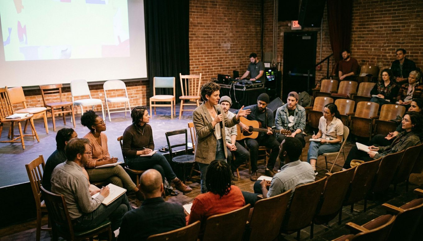 Comment un théâtre indépendant innove-t-il dans la programmation culturelle ?